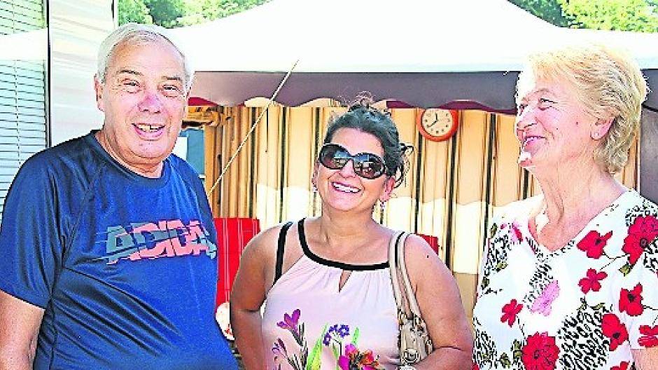  Günter und Ursula Cibis im Gespräch mit Claudia Smeets (Mitte). 