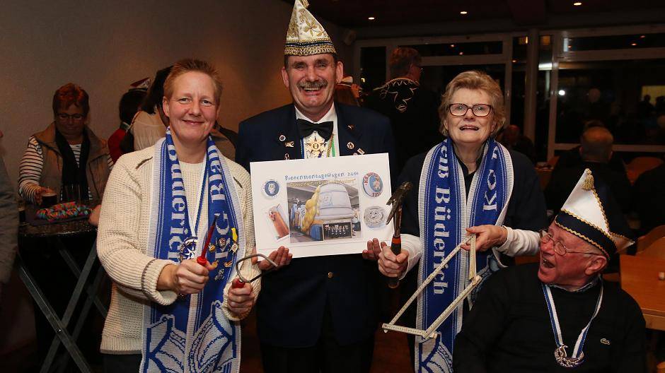  Beim Rosenmontagszug in Düsseldorf sollten die Meerbuscher vor allem in den hinteren Bereich des Zuges schauen: Dort wird auf der Startposition 72 ein Meerbuscher „Senftopf“ unterwegs sein. 