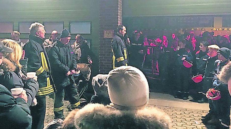  Wenn die Feuerwehr an Advent ihr Türchen öffnet, gibt es immer etwas zu erleben. 