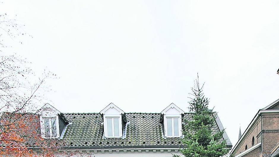  Freuen sich schon auf Sonntag: Markus Kitz (Werbegemeinschaft Rund um Lank-Latum), Gabi Pricken (Partnerschaft Meerbusch-Fouesnant), Simona Libner (Werbegemeinschaft Rund um Lank-Latum), Franz-Josef Jürgens (Heimatkreis Lank-Latum), Alexandra Schellhorn (Stadtmarketing) und Lothar Großpietsch (als Moderator vom Nikolausmarkt Lank). 