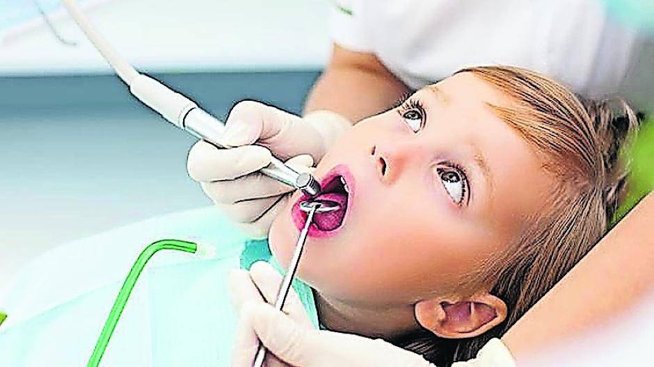 Zahnzusatzversicherungen können im Kindesalter wichtig sein.