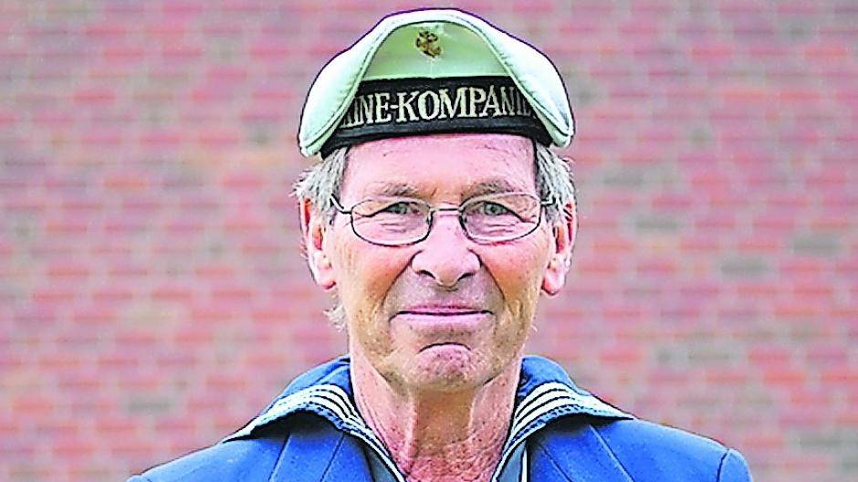 Dietmar Neukirchen von der Marine-Kompanie Lank wurde zum Ehrenmitglied der Kompanie ernannt.
