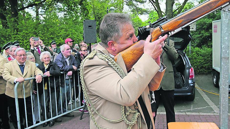  Am kommenden Samstag ist es wieder so weit: Die St. Sebastianus-Schützenbruderschaft Büderich 1567 wird am Schießplatz an der Friedenstraße eine neue Majestät bestimmen. 