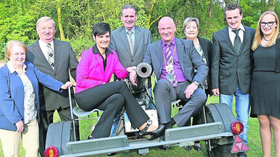 Nikolaus I. und Daniela Neuville haben sich die Ministerpaare Werner und Käthe Andreer, Jens und Carola Dahmen sowie Michael und Margeret Hermes zur Seite geholt.