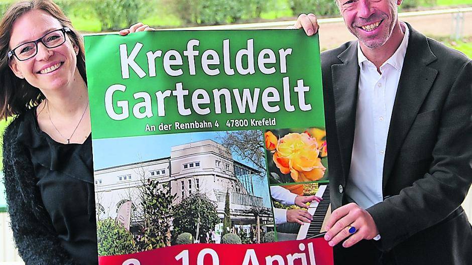 Stephanie Wittmann und Reno Müller informierten auf der Tribüne der Galopprennbahn über die „Krefelder Gartenwelt 2016“.