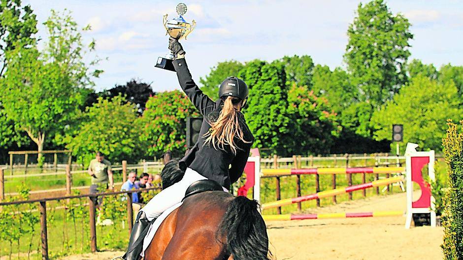  In Osterath kommen viele Reiter zusammen, um gegeneinander anzutreten. 