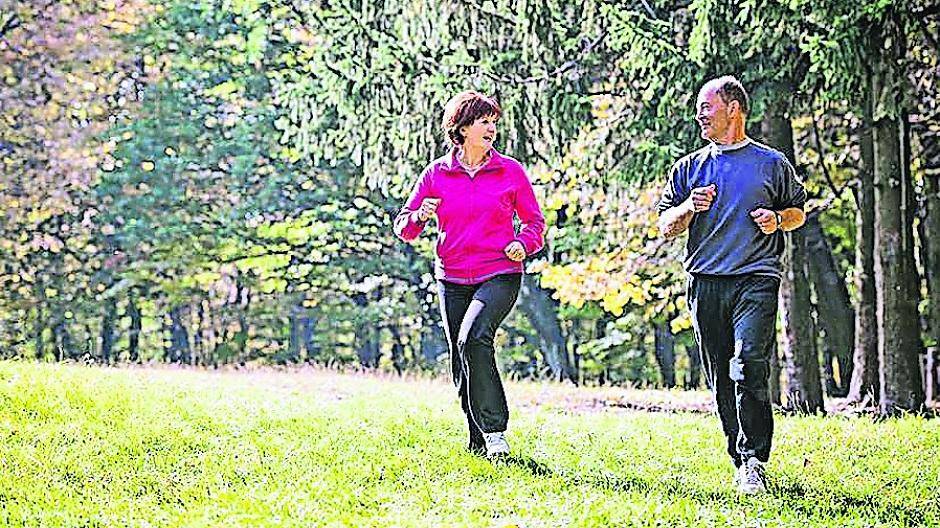 Bewegung — etwa in Form von Ausdauersport — ist gut für die Gefäße. Foto: djd/Telcor-Forschung/Dusan Kostic-Fotolia