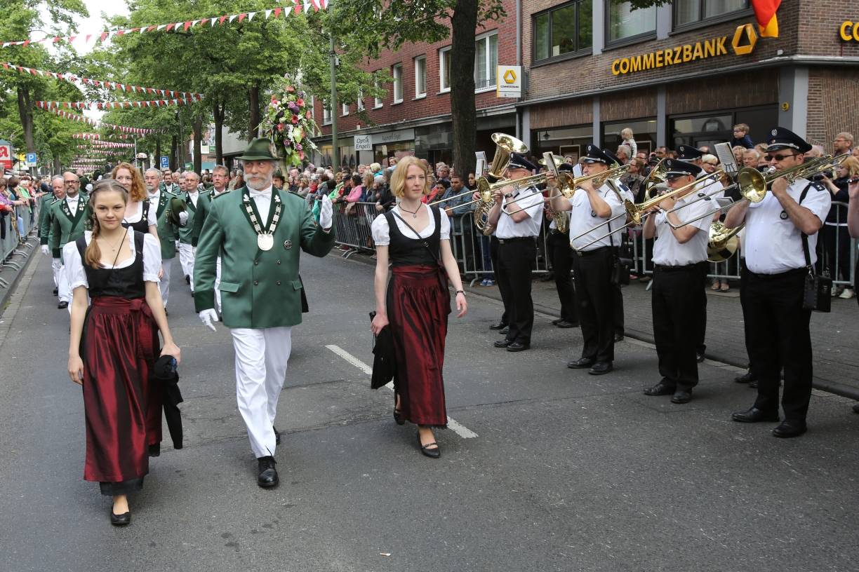 Paraden, Feuerwerk und Party !