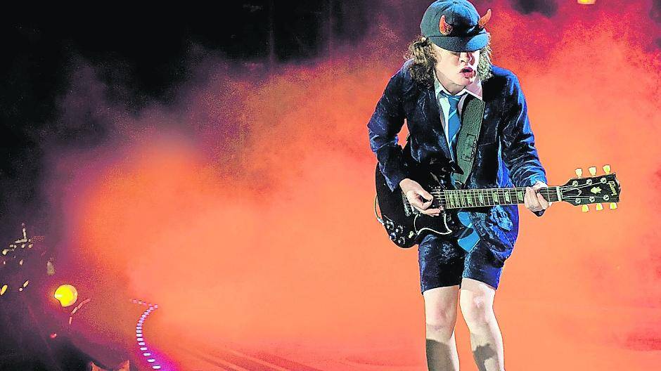 Massendefekt: Mit AC/DC on Stage!