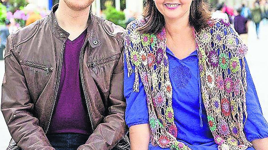  Bastian Bender und Heike Knispel freuen sich über Meerbuscher Zuhörer. 