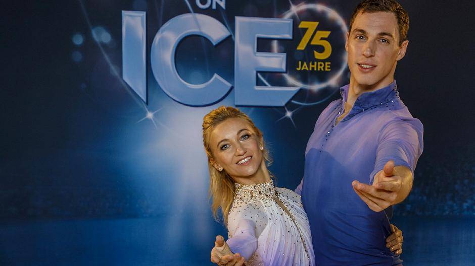  .Aljona Savchenko und Bruno Massot freuen sich auf die Show. 