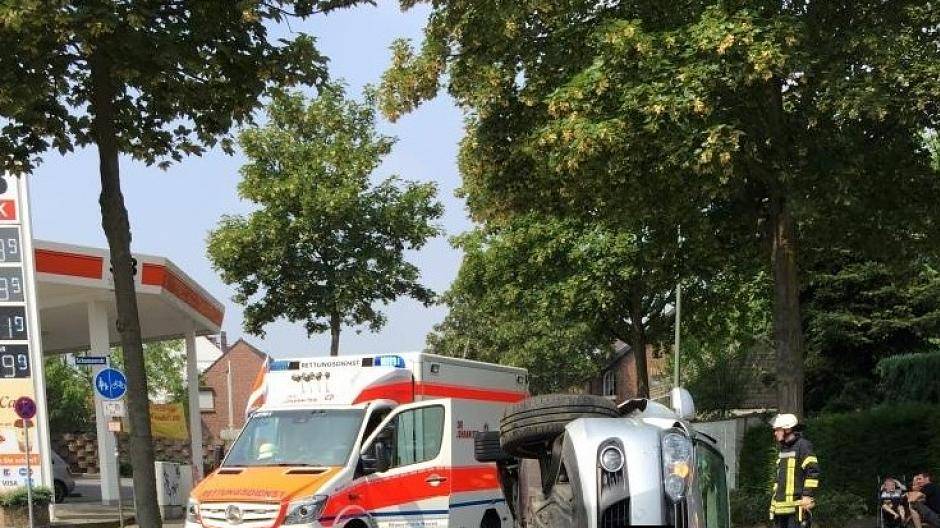 Pkw überschlägt sich