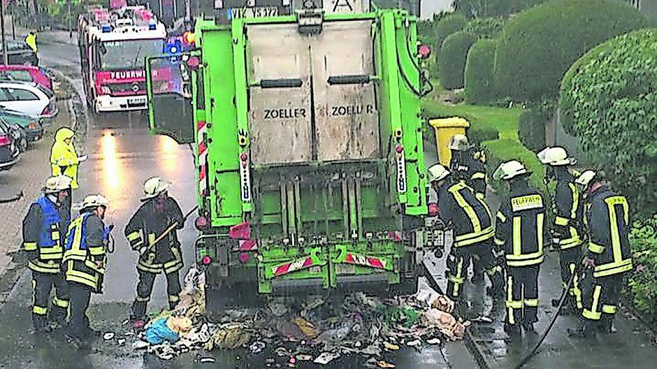 Müllabfuhr brannte auf der Poststraße