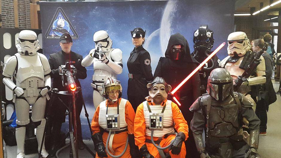  Gestern bei der Eröffnung der Saber Con: Großes Star-Aufgebot gab es auf der Star-Wars Convention mit Schauspielern und Machern von Star Wars oder Game of Thrones. 