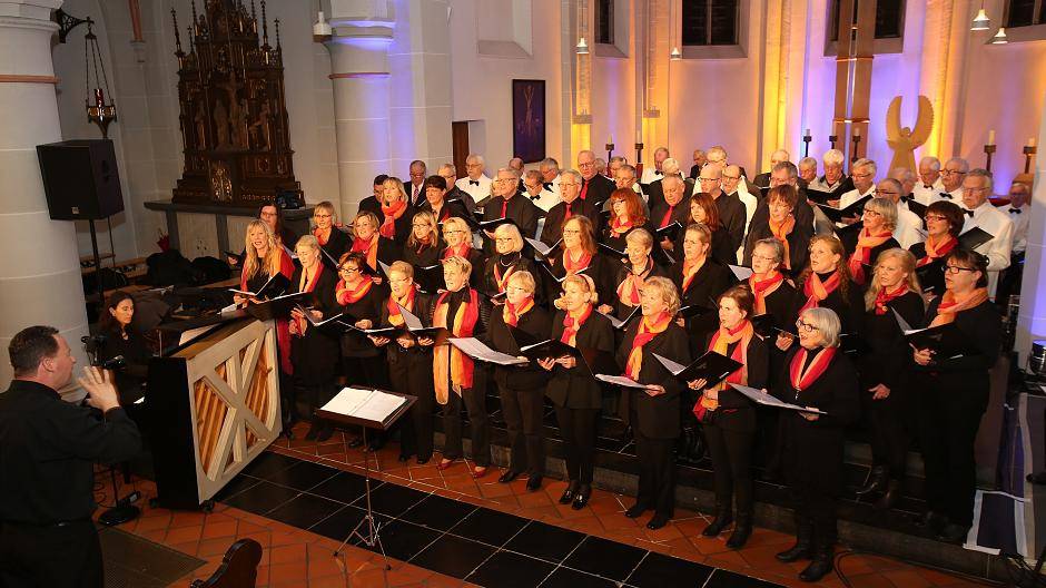 Die Osterather Sänger sind sehr zufrieden mit dem, was sie bis jetzt erreicht haben. Im Februar gibt es im Wasserturm direkt das nächste große Konzert.