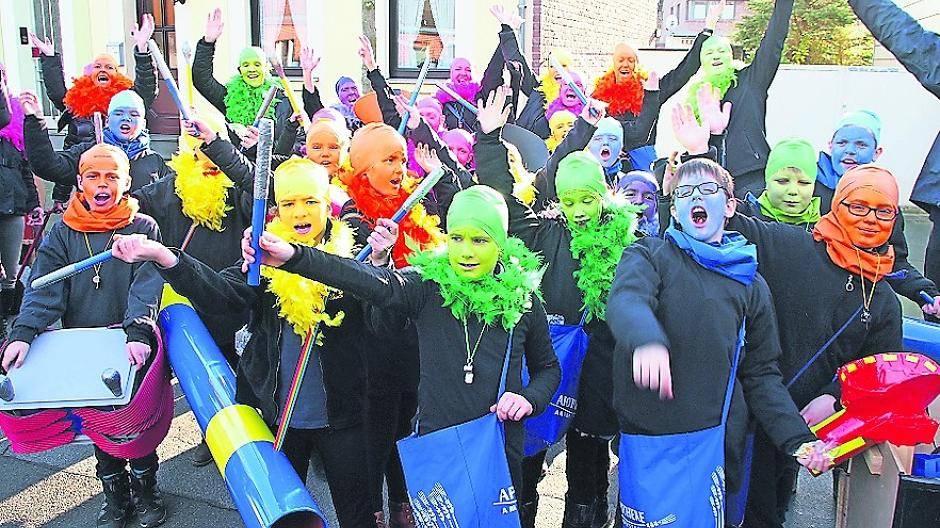 „It’s blue Man“ - schien es bei der Theodor-Fliedner-Schule zu heißen, die Schüler gingen als Blue-Man-Group.