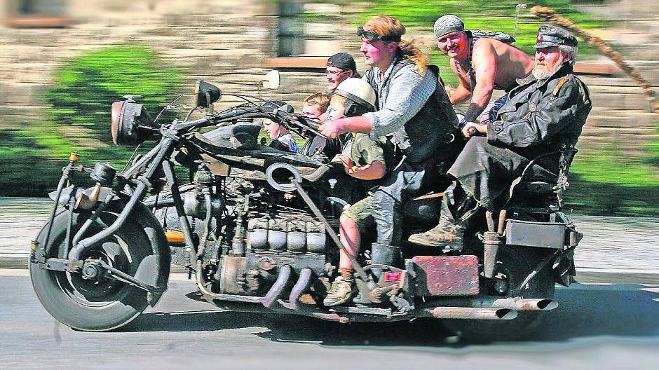  Auf dem größten Motorradgespann Europas hat eine ganze Familie Platz. 