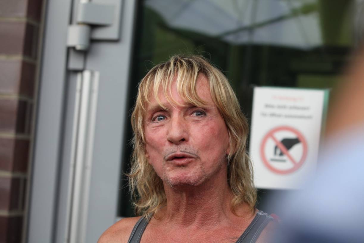 Bert Wollersheim bei seiner Entlassung aus der U-Haft in der JVA Ratingen im August 2012. Damals wurde gegen ihn wegen einer KO-Tropfen-Affaire in den Bordellbetrieben an der Rethelstraße ermittelt. Die Vorwürfe hat die Staatsanwaltschaft später fallen gelassen.