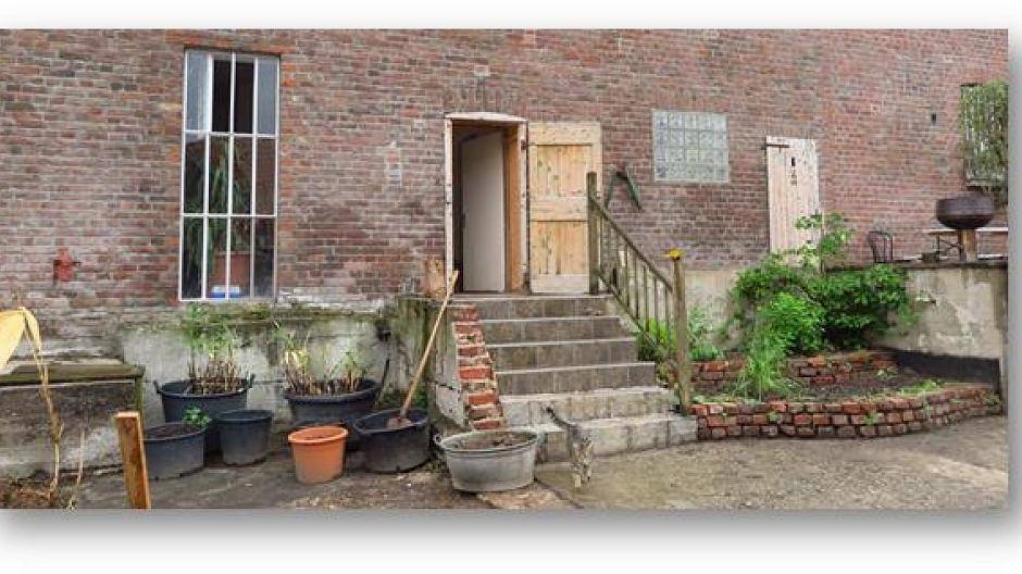 Skulpturen aus Holz und Stein