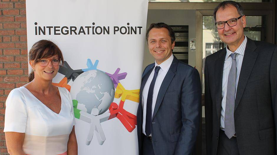 Ute Straeten, Dirk Strangfeld und Franz-Josef Schmitzn haben die aktuellen Zahlen im Integration Point vorgestellt (von links).