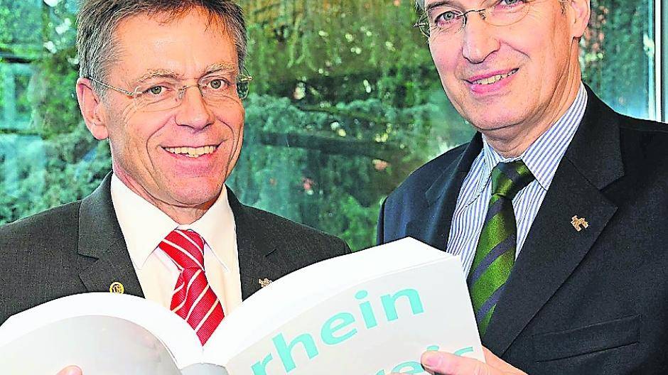 Nach der Haushaltsgenehmigung der Regierungspräsidentin sehen Landrat Hans-Jürgen Petrauschke und Kreiskämmerer Ingolf Graul den finanzpolitischen Kurs des Kreises bestätigt.