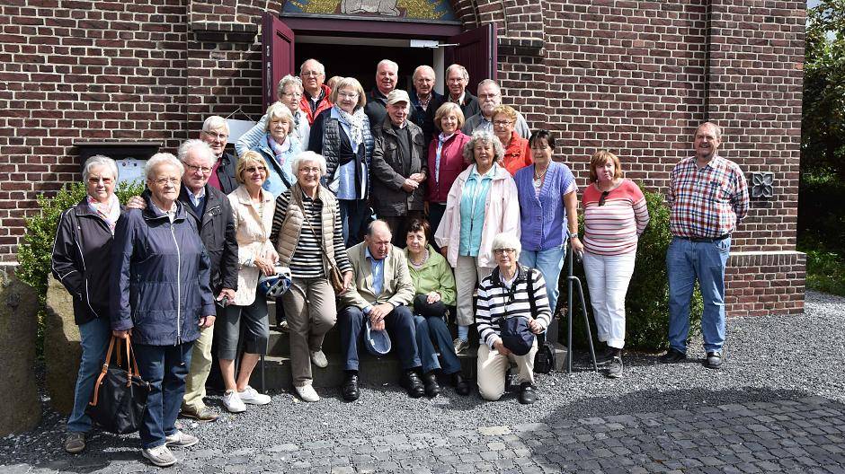  Sichtlich begeistert von der historischen Tour durch Meerbusch zeigten sich die Mitglieder des Heimatkreis Lank. 
