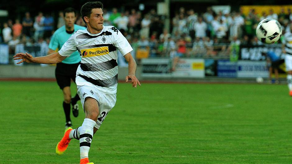  Jonas Hofmann ist eine Option in einer zentralen Dreiemittelfeld. er wäre die offensivere Variante, Tobias Strobl die defensivere. 