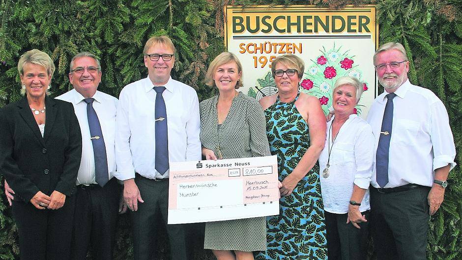 Strümper spenden 810 Euro