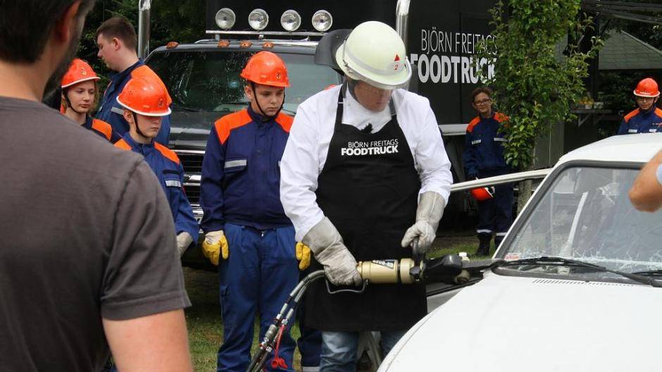 „Björn Freitags Foodtruck“ bei Meerbuscher Feuerwehr !