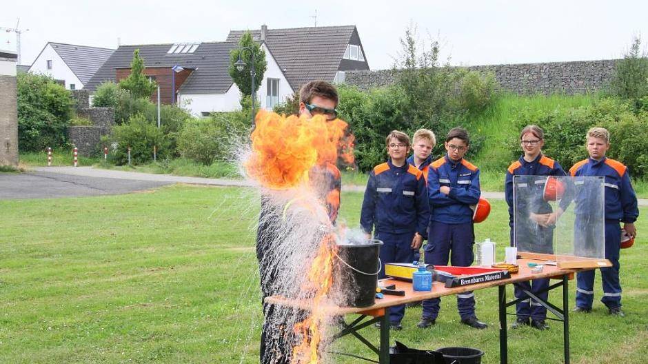 „Björn Freitags Foodtruck“ bei Meerbuscher Feuerwehr !