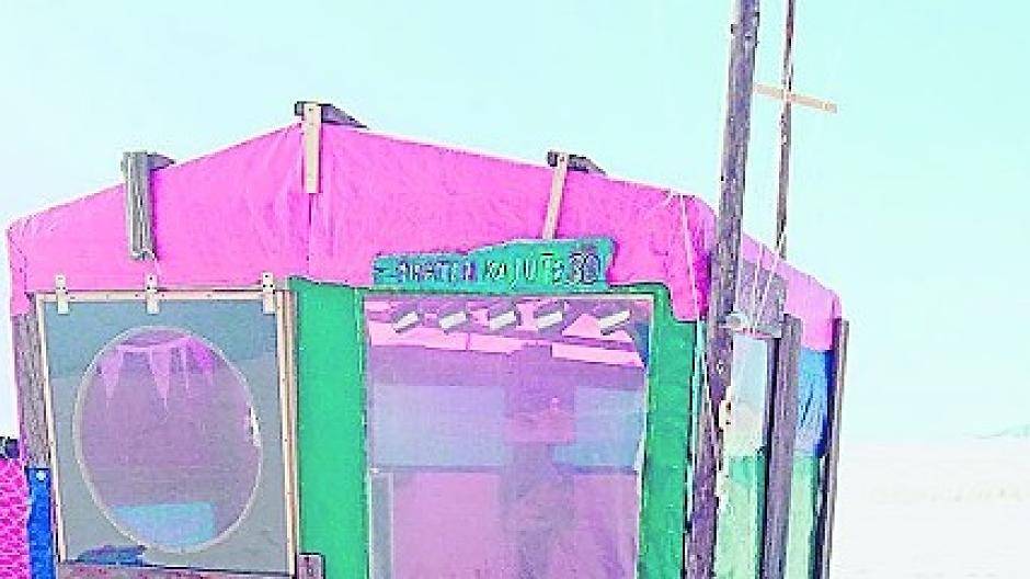 Kniepsandbuden am Sommer-Strand