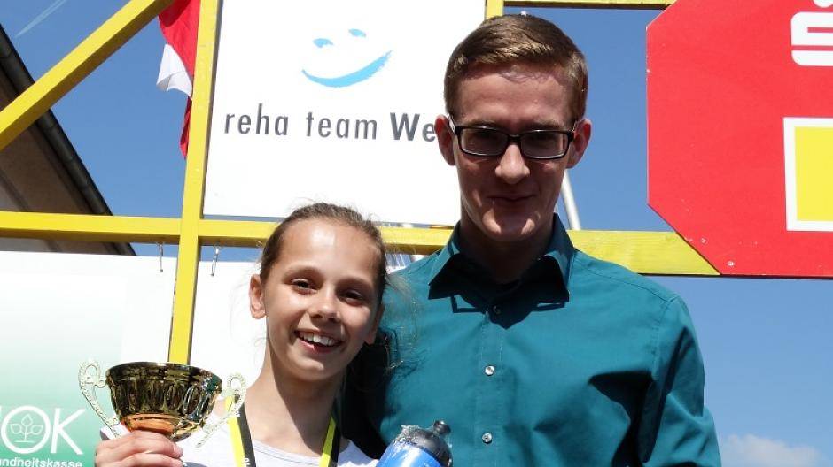 Fabian Jung durfte Lilly Kühn zum Sieg in der W12...