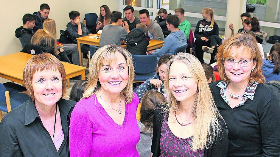 Bettina Rückert, Marita Glasmacher und Susanne te Poel (v.l.) bilden das Team der Übermittagsbetreuung, die am St.-Bernhard-Gymnasium von 12.30 bis 14 Uhr angeboten wird. Verbindungslehrerin ist Kerstin Callsen (r.).