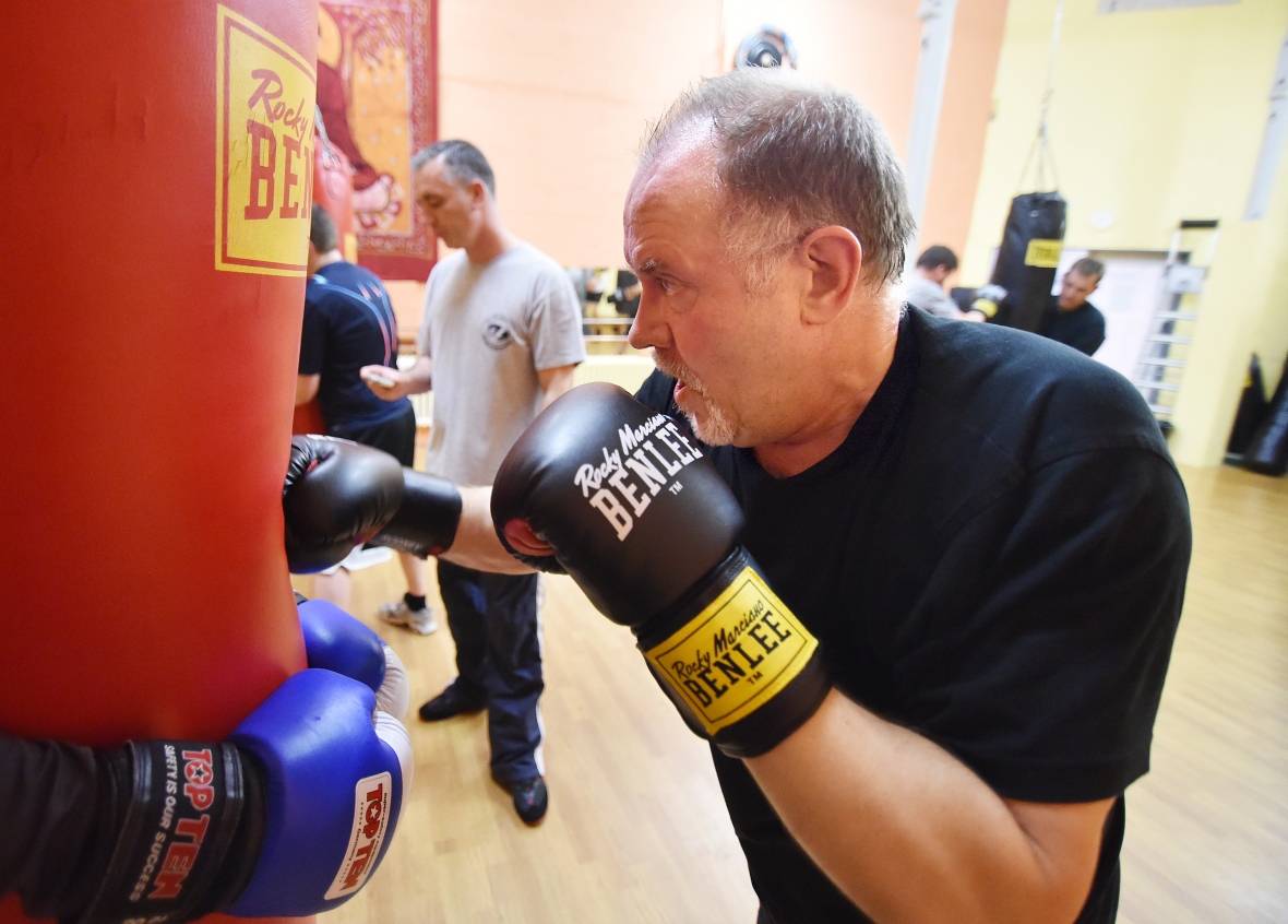 Schwerstarbeit am Sandsack. Sekunden scheinen nie enden zu wollen.