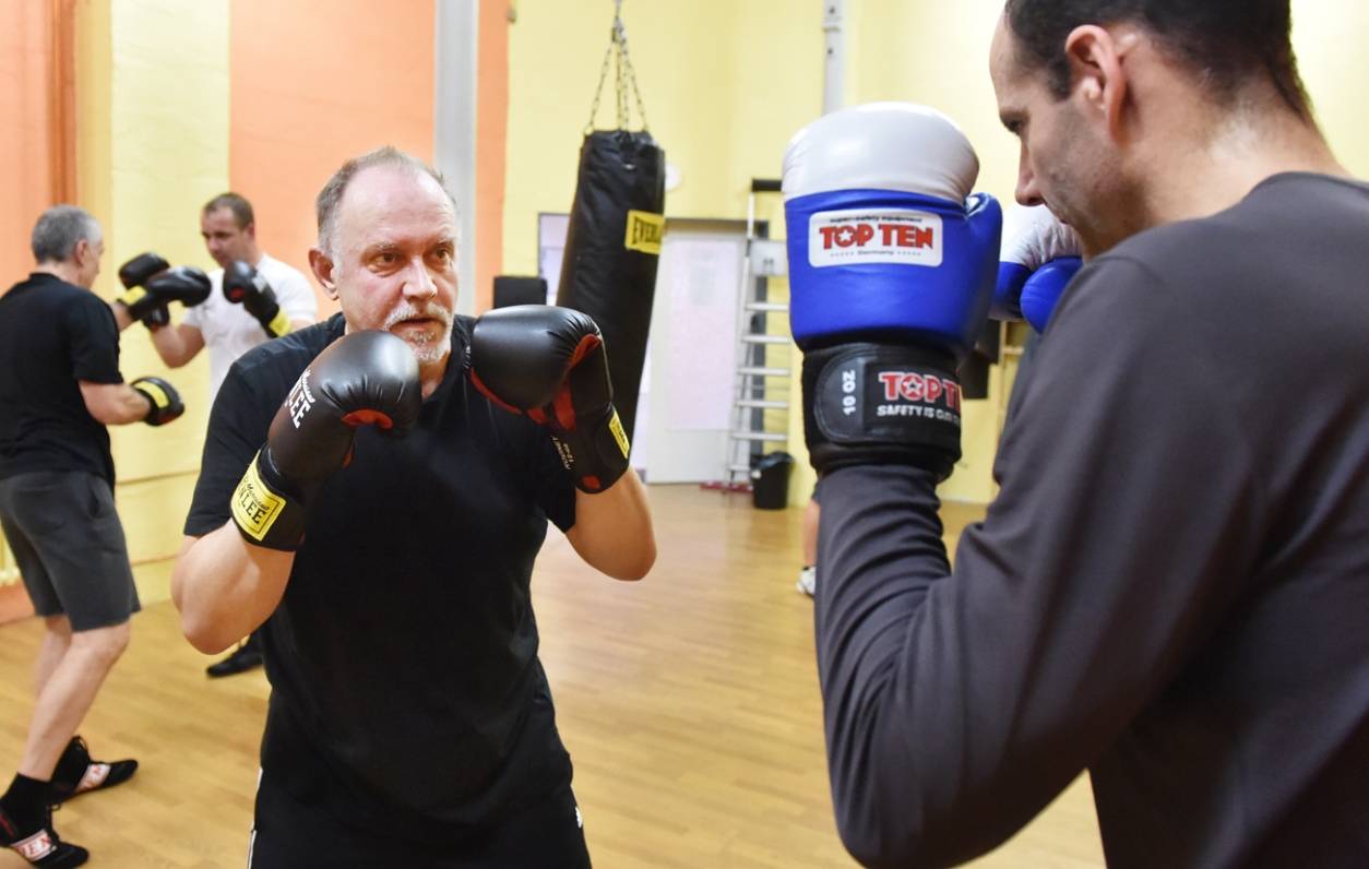  Partnerübungen - fast schon wie Boxen - sind der Höhepunkt des Trainings.  