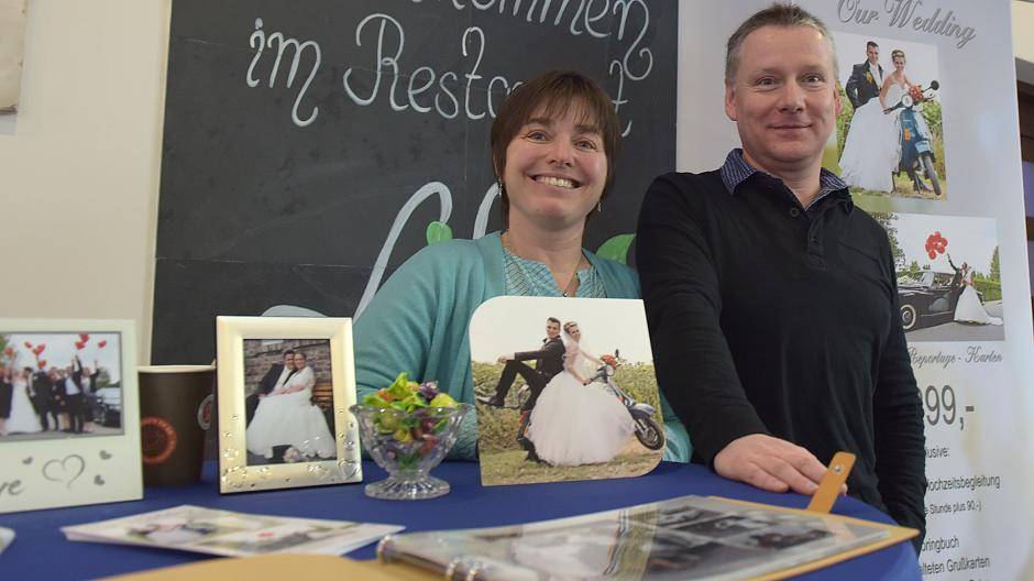  Hajo und Roswitha Heintjes präsentierten den Messebesuchern eine große Auswahl an Trau- und Verlobungsringen. 