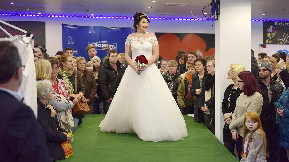  Das Atelier Dahm Moden zeigte in zwei großen Schauen eine Auswahl seiner aktuellen Brautkleider. 