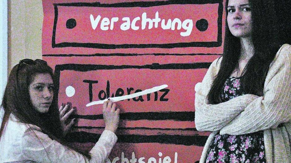  Romeo und Julia: Vorurteile und Schwarz-Weiß-Denken verhindern Toleranz und Liebe. Foto: LMG 