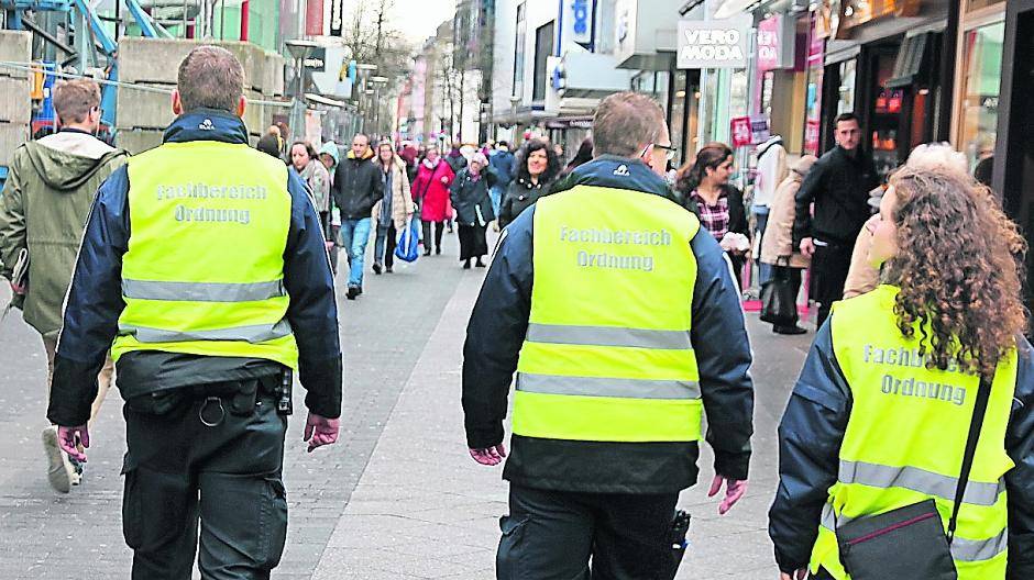 In der Nachbarstadt Krefeld gibt es schon seit Mitte der 90er Jahre einen Kommunalen Ordnungsdienst, der in enger Kooperation mit der Krefelder Polizei zu mehr Sicherheit in der Samt- und Seidenstadt beiträgt.