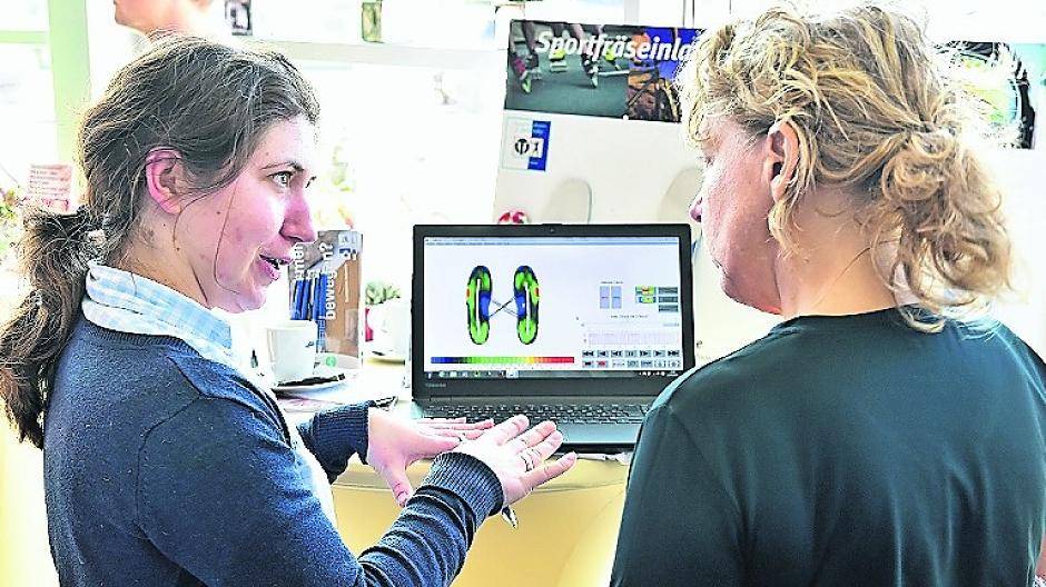  Zum Hörtest bat Hörgeräteakustikerin Marissa Voßels in einen schalldichten Raum. 