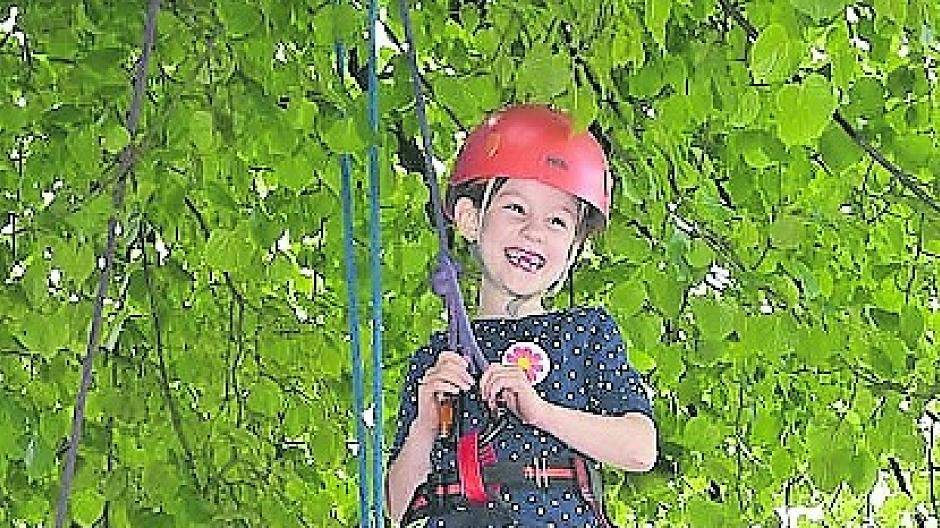  Kistenklettern — etwas für ganz Mutige, trotz Sicherung. 