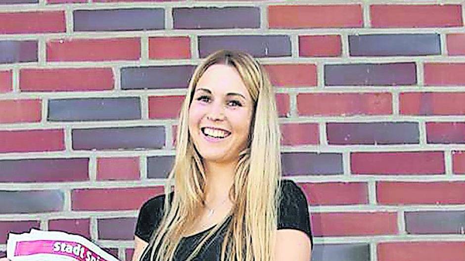 Michelle Böhme (hinten) und Katharina Lenzen bringen seit Jahren Stadt Spiegel und Extra-Tipp zu den Lesern.