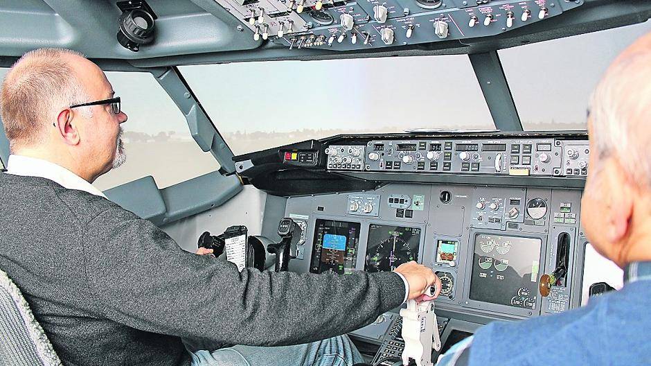 Extra-Tipp-Redakteur Lutz Schütz gibt Schub und zieht die Boeing 737-800 hoch.Foto: Ruth