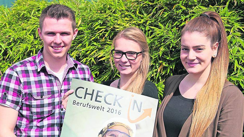 Die Stadtwerke-Azubis Jonas Rückert, Michelle Grütters und Meyra Aztekin begleiten die Veranstaltung.