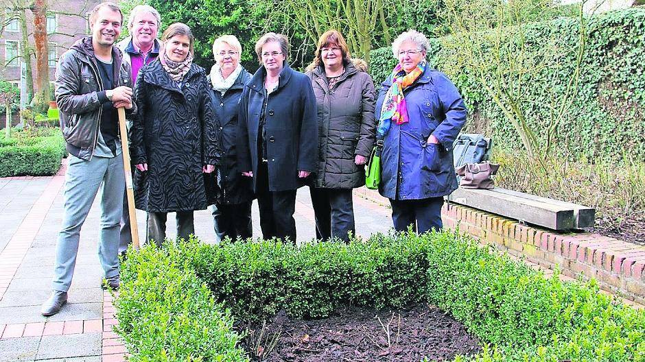 CDU pflanzt zwei Rosenstöcke