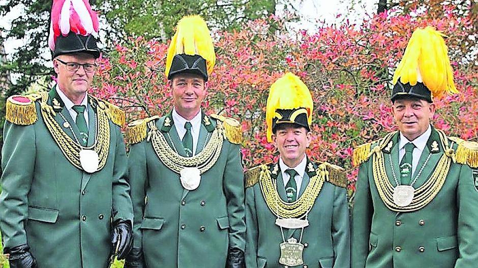 Das Königshaus von Klein-Jerusalem (von links): Königsoffizier Heinz-Peter Neunzig, Minister John Sweeny, König Jürgen Bleier und Minister Wolfgang Marschner.