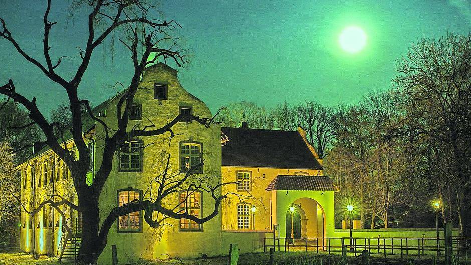 Zur Walpurgisnacht sind die Dorenburg und das Niederrheinische Freilichtmuseum in Hexen-Hand. Es gibt zahlreiche Programmpunkte auf dem Museumsgelände.