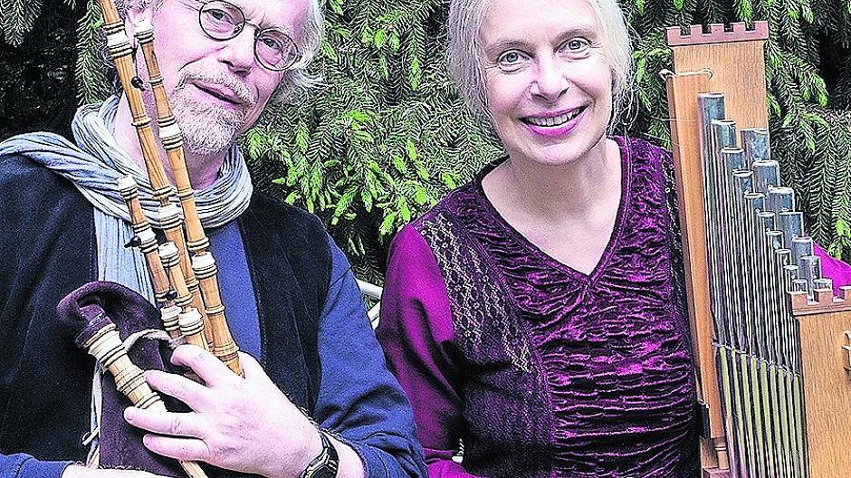  Ulrike und Claus von Weiß bilden das Duo „Pipes and Reeds — mit Pfeifen und Zungen“. 