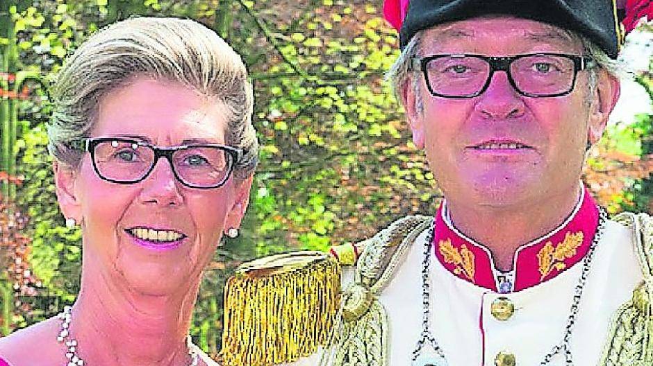  Zweites Ministerpaar: Rolf und Andrea Thelen waren 1999 auch schon Königspaar der Bruderschaft. Foto: St. Sebatianus Bruderschaft 