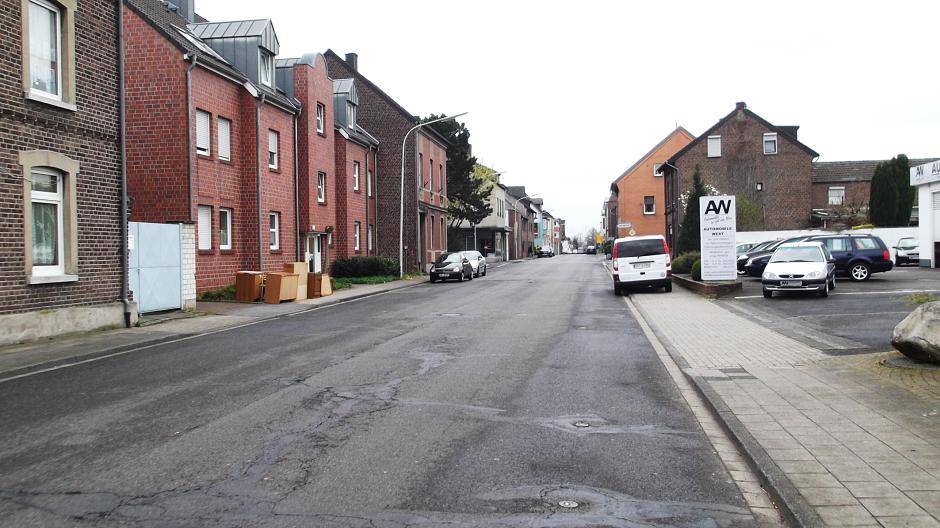 In keinem guten Zustand ist die Niedieckstraße in Lobberich. Ab Montag, 19. Januar, saniert der Kreis Viersen die KreisstraÃŸe 1 in vier Abschnitten.